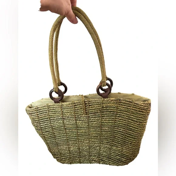 80s WOVEN STRAW OLIVE GREEN TAPERED TOTE BAG W ROPE HANDLE & WOODEN ACCENTS 19"W - Picture 2 of 5